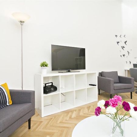 Apartments With 2 Bathrooms- 5 Minutes From Old Town - 102 M2 Praha Exteriér fotografie