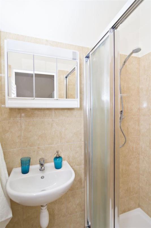 Apartments With 2 Bathrooms- 5 Minutes From Old Town - 102 M2 Praha Exteriér fotografie