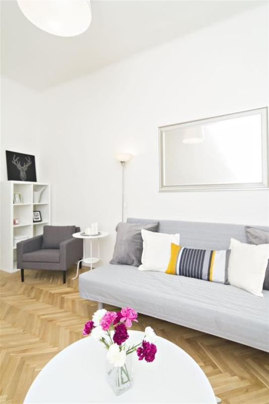 Apartments With 2 Bathrooms- 5 Minutes From Old Town - 102 M2 Praha Exteriér fotografie